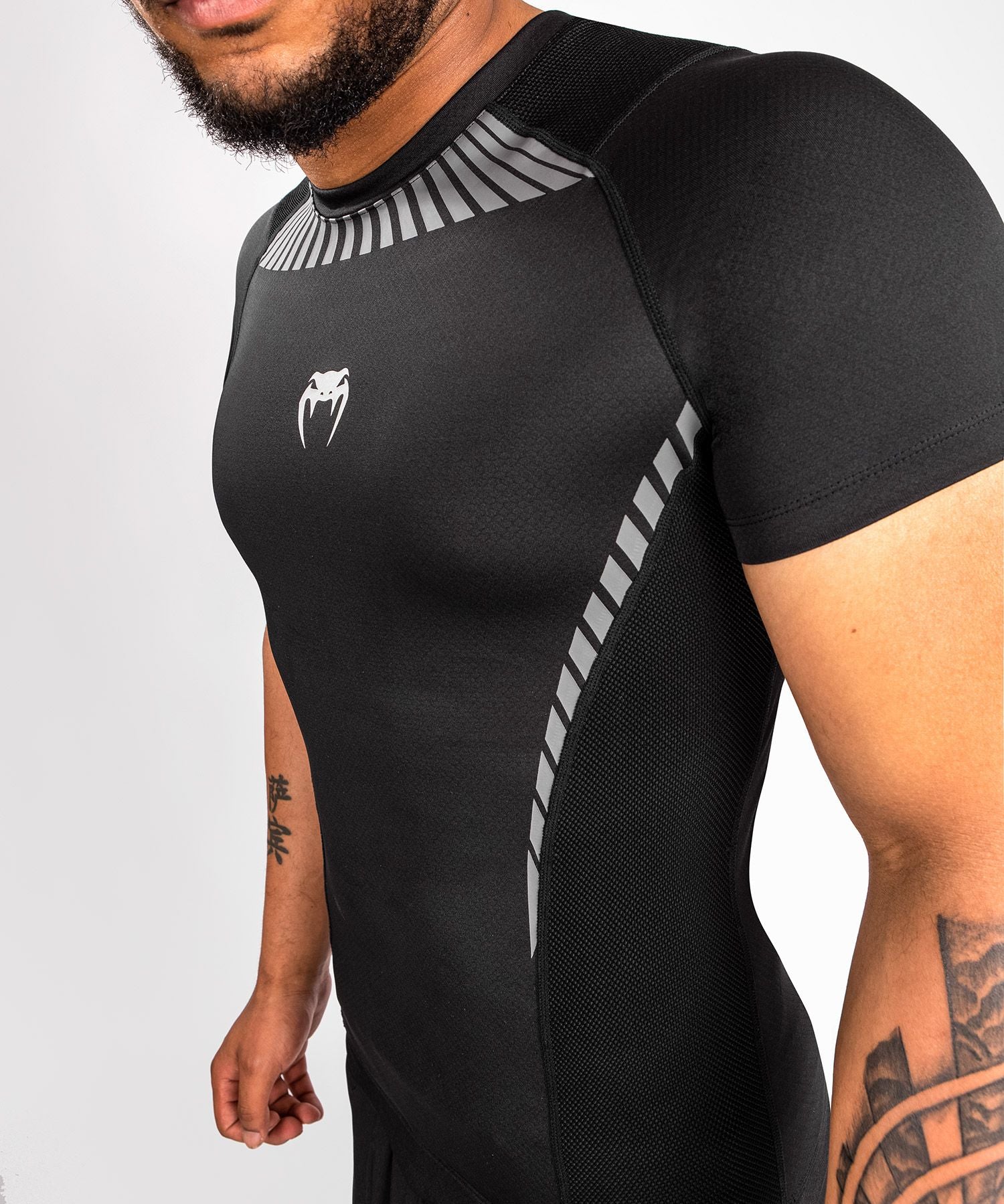 Venum Jaws 2.0 Rashguard Short Sleeves - Black