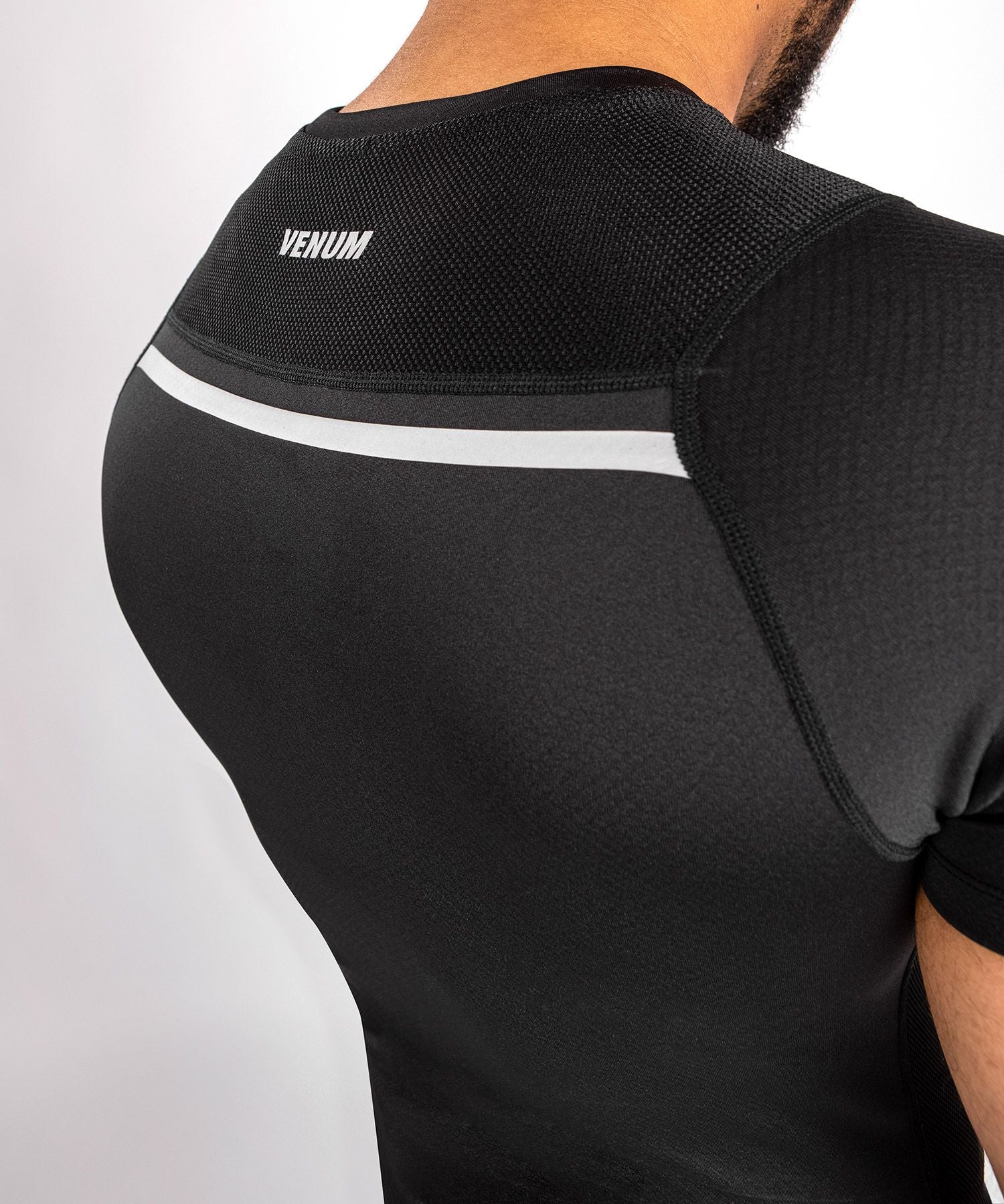 Venum Jaws 2.0 Rashguard Short Sleeves - Black